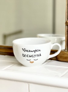 NIEZWYKŁA Dziewczyna  - kubek prezent dla stylistki rzęs filiżanka pojemność do wyboru 