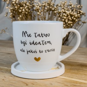 Kubek Nie łatwo być ideałem, ale jakoś to znoszę - kubek  300ml / 400ml/ 450ml / 500ml/ 1 litr filiżanki 250ml/ 350ml kubek z mężowi żonie koleżance koledze przyjacielowi przyjaciółce z ironią