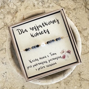 Bransoletka dla wyjątkowej kobiety – szafir i perła na delikatnej nici | prezent pełen miłości dla żony mamy dziewczyny koleżanki przyjaciółki