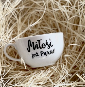 Kubek z napisem Miłość jest piękna
